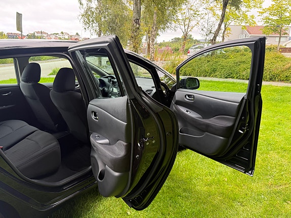 Nissan Leaf 27 of 29