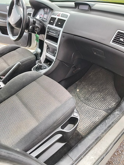 Peugeot 307 SW 13 of 15