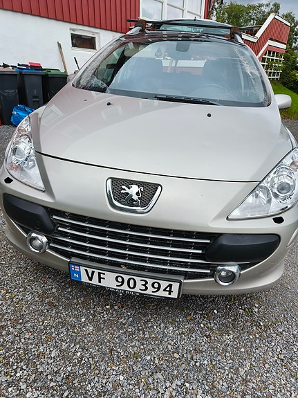 Peugeot 307 SW 2 of 15