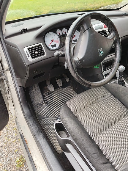 Peugeot 307 SW 11 of 15