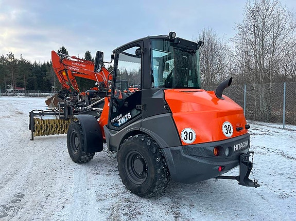 Hitachi ZW 75 2 of 13