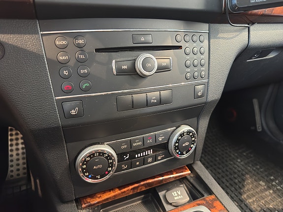 Mercedes-Benz GLK220 23 of 29