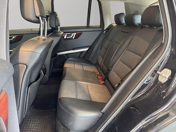 Mercedes-Benz GLK220 13 of 29