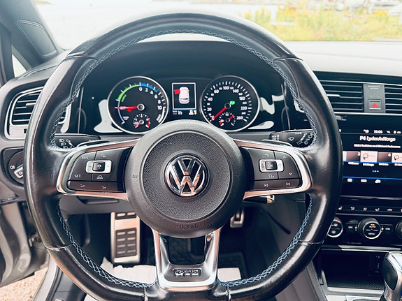 Volkswagen Golf VII 6 of 9