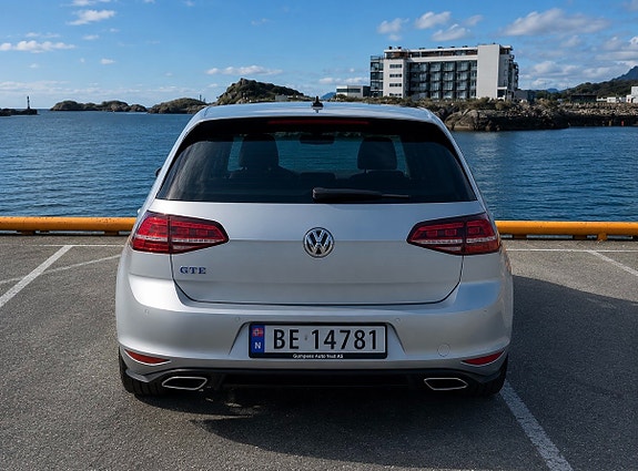 Volkswagen Golf VII 3 of 9