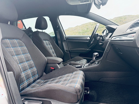 Volkswagen Golf VII 5 of 9