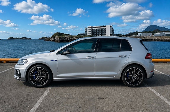 Volkswagen Golf VII 2 of 9