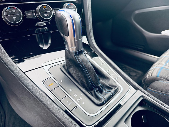 Volkswagen Golf VII 7 of 9