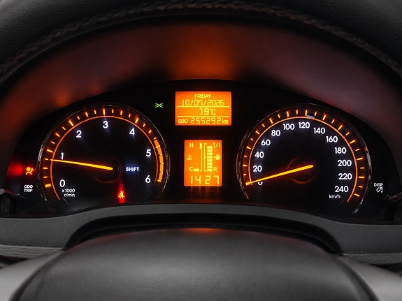 Toyota Avensis 8 of 28