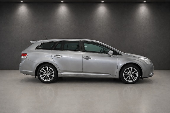 Toyota Avensis 25 of 28