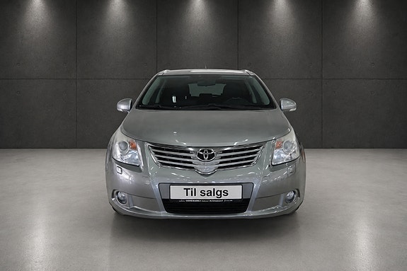 Toyota Avensis 2 of 28