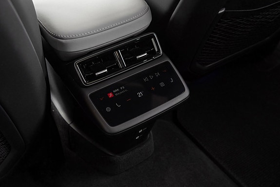 Polestar 4 12 of 27