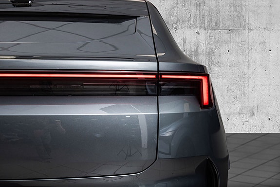 Polestar 4 8 of 27