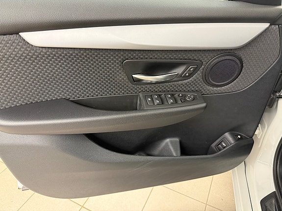 BMW 225xe 16 of 30
