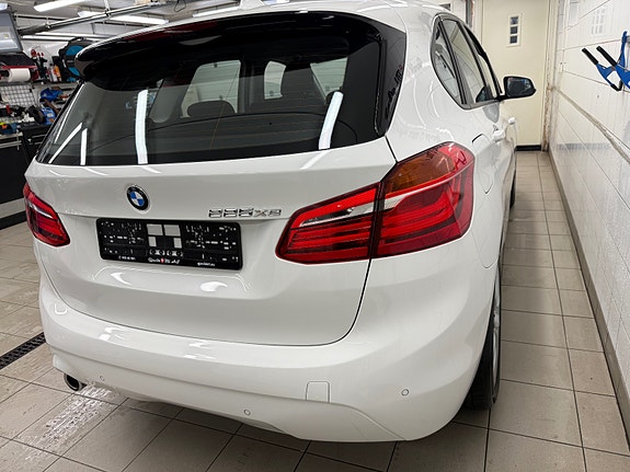 BMW 225xe 8 of 30