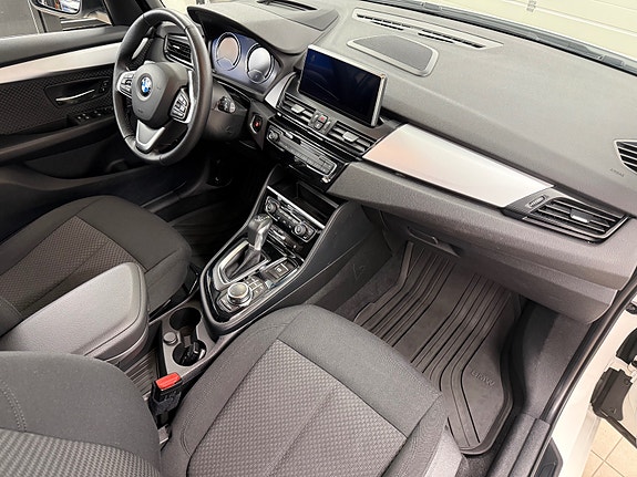 BMW 225xe 22 of 30