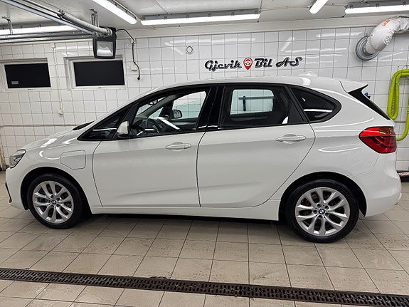 BMW 225xe 3 of 30