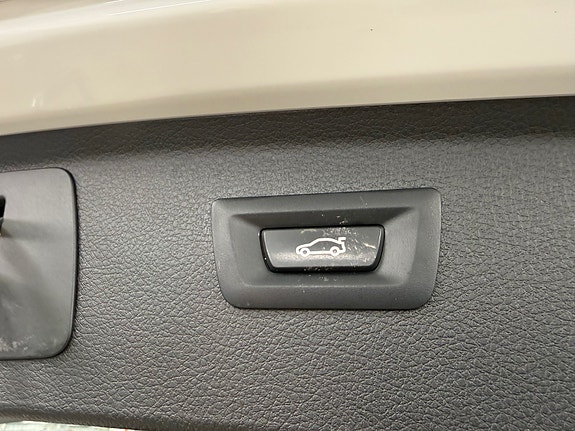 BMW 225xe 26 of 30