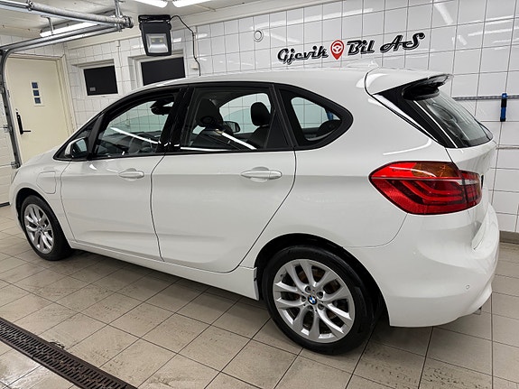 BMW 225xe 7 of 30
