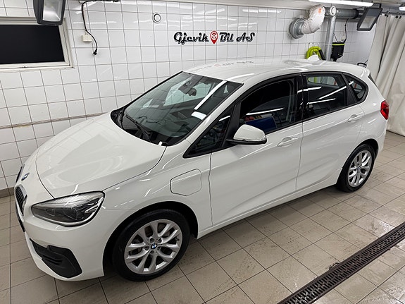 BMW 225xe 2 of 30