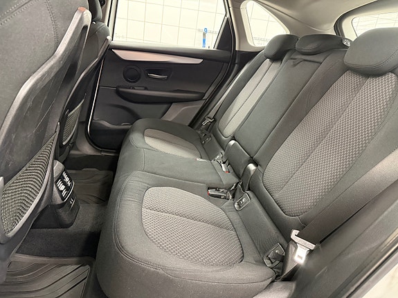 BMW 225xe 29 of 30