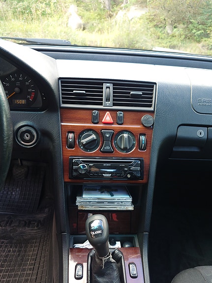 Mercedes-Benz C180 12 of 30