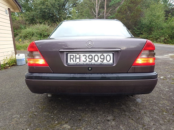 Mercedes-Benz C180 10 of 30