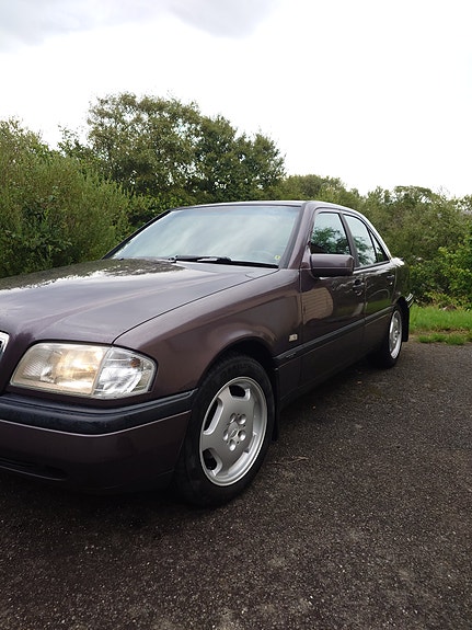 Mercedes-Benz C180 2 of 30