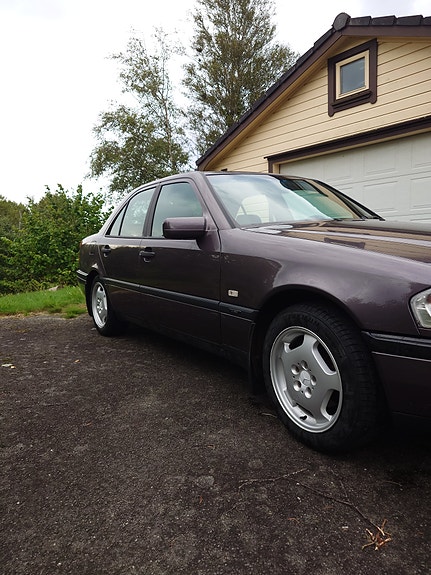 Mercedes-Benz C180 4 of 30