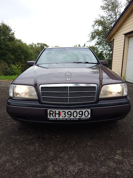 Mercedes-Benz C180 3 of 30