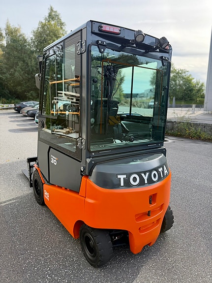 Toyota Travigo 80 - 8FBMKT30 6 of 30
