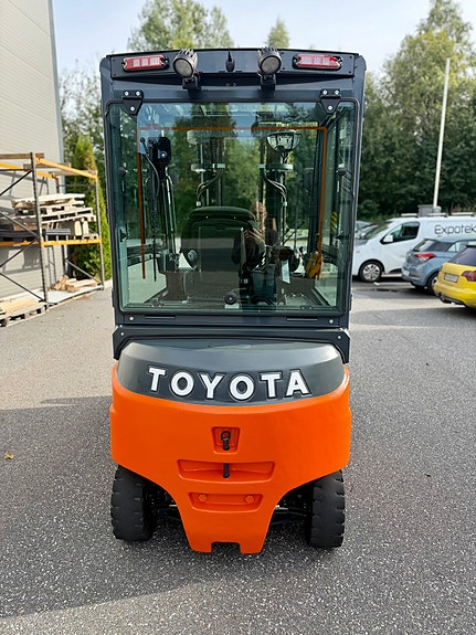 Toyota Travigo 80 - 8FBMKT30 5 of 30