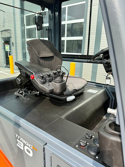 Toyota Travigo 80 - 8FBMKT30 14 of 30