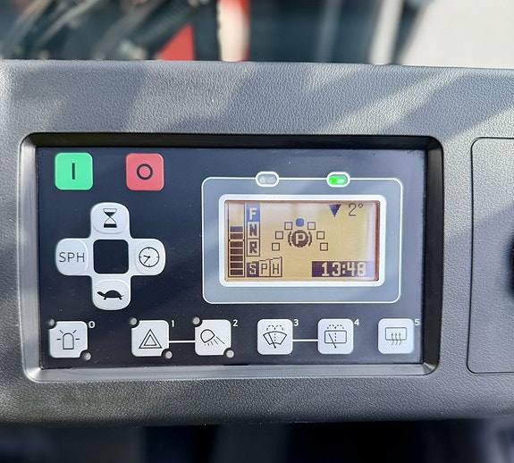 Toyota Travigo 80 - 8FBMKT30 13 of 30