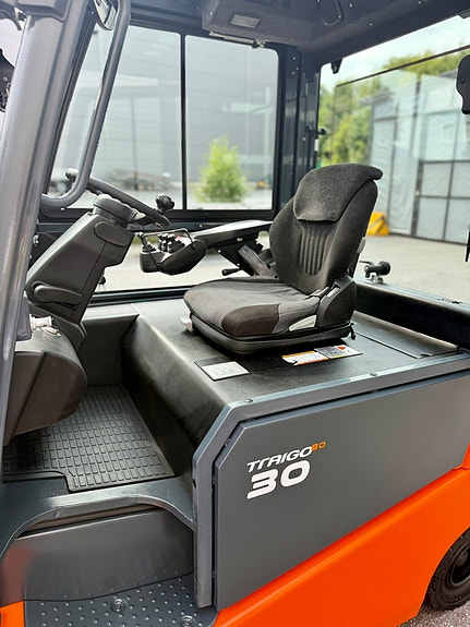 Toyota Travigo 80 - 8FBMKT30 20 of 30