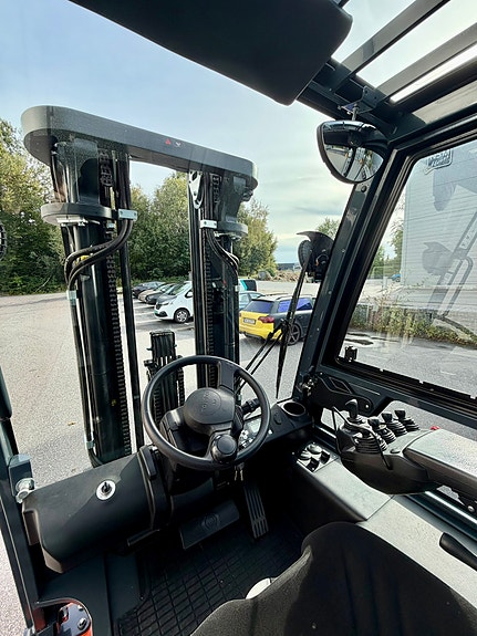 Toyota Travigo 80 - 8FBMKT30 16 of 30