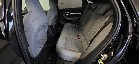 Audi e-tron Sportback 10 of 30
