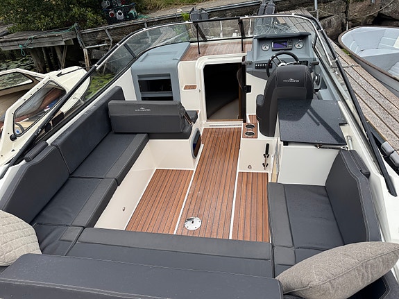 Perfekt daycruiser med utmerkede sjøegenskaper. 19 of 26