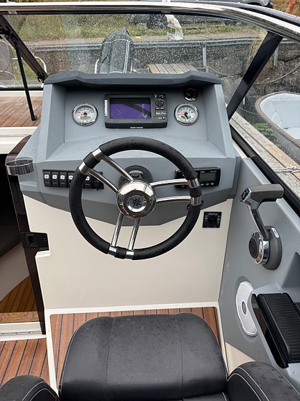 Perfekt daycruiser med utmerkede sjøegenskaper. 17 of 26