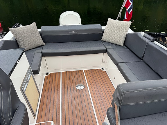 Perfekt daycruiser med utmerkede sjøegenskaper. 14 of 26