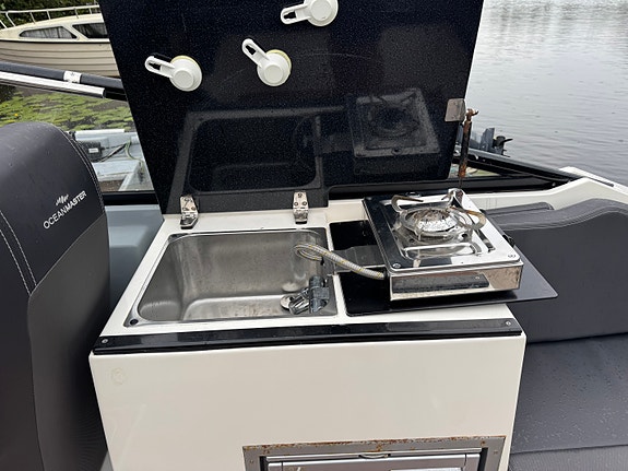 Perfekt daycruiser med utmerkede sjøegenskaper. 10 of 26