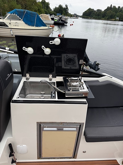 Perfekt daycruiser med utmerkede sjøegenskaper. 9 of 26