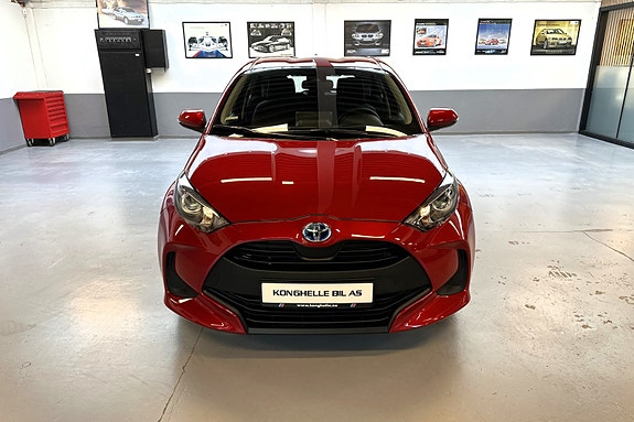 Toyota Yaris 8 of 25