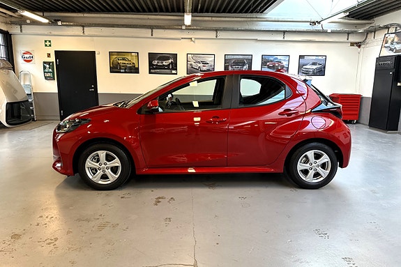 Toyota Yaris 2 of 25