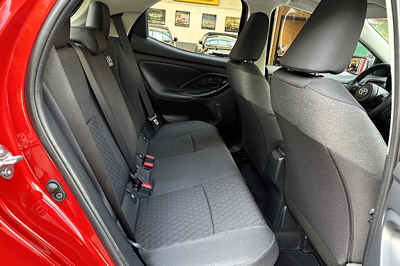 Toyota Yaris 13 of 25
