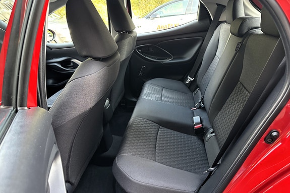 Toyota Yaris 11 of 25