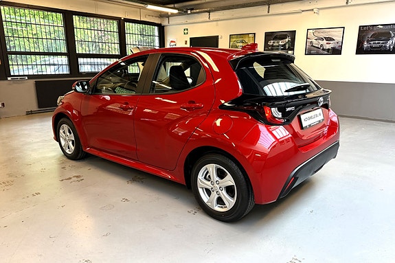 Toyota Yaris 3 of 25