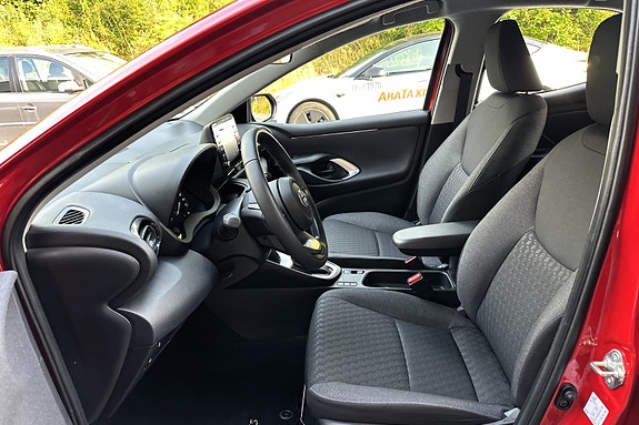 Toyota Yaris 10 of 25