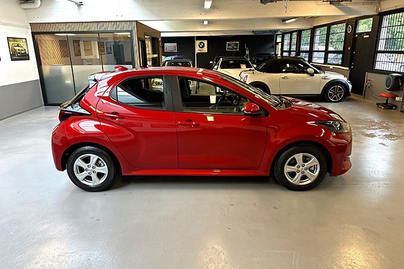 Toyota Yaris 6 of 25