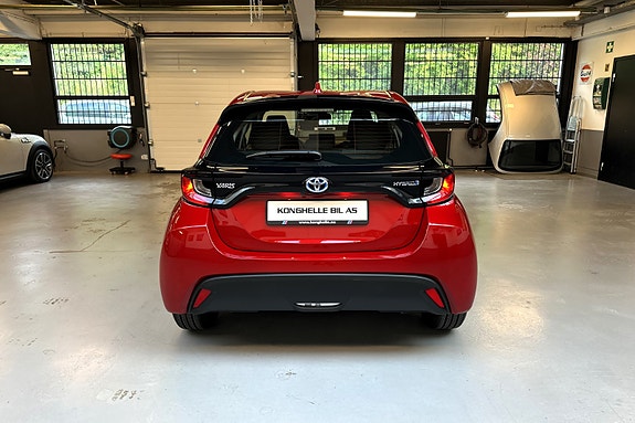 Toyota Yaris 4 of 25